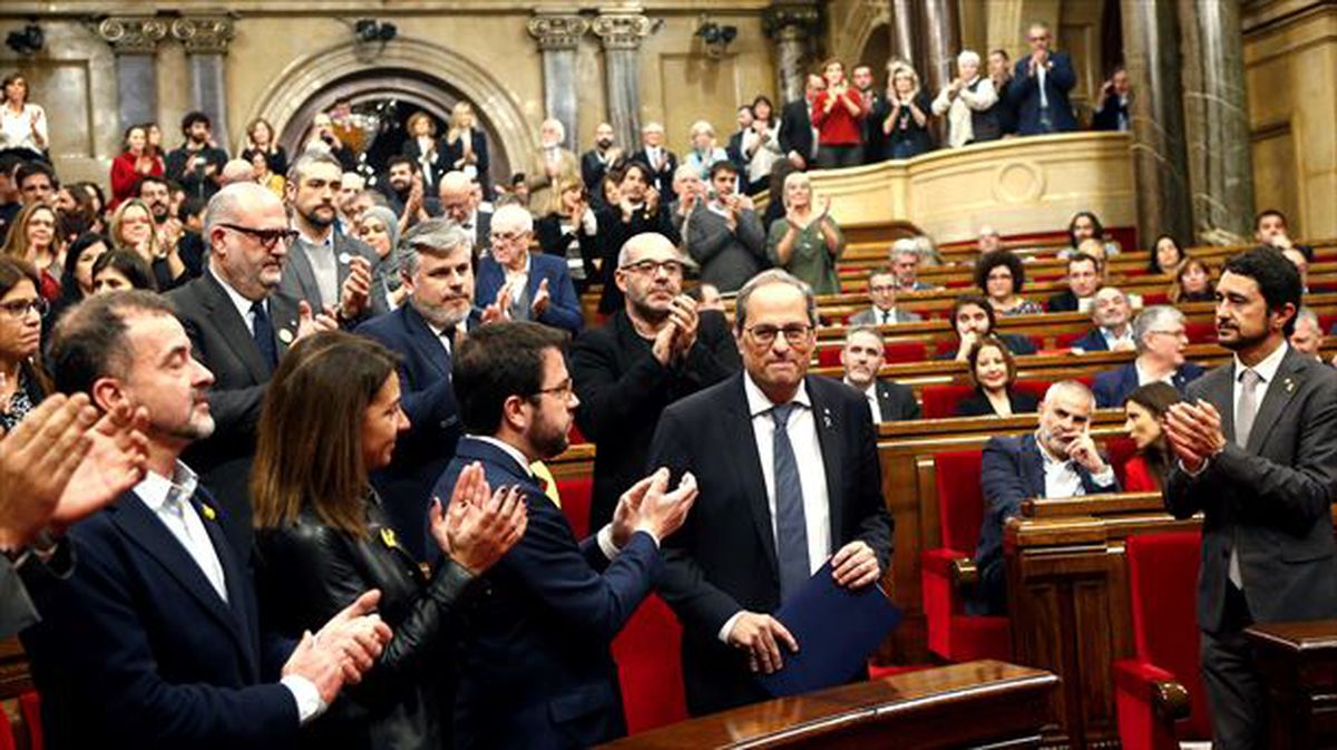 El presidente de la Generalitat, Quim Torra, aplaudido en el Parlament. Foto de archivo: EFE