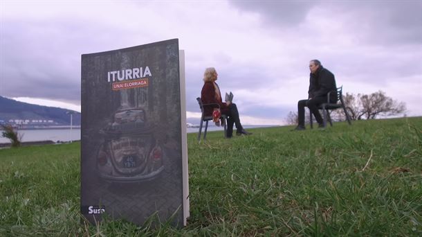 El escritor Unai Elorriaga presenta su libro 'Iturria'.