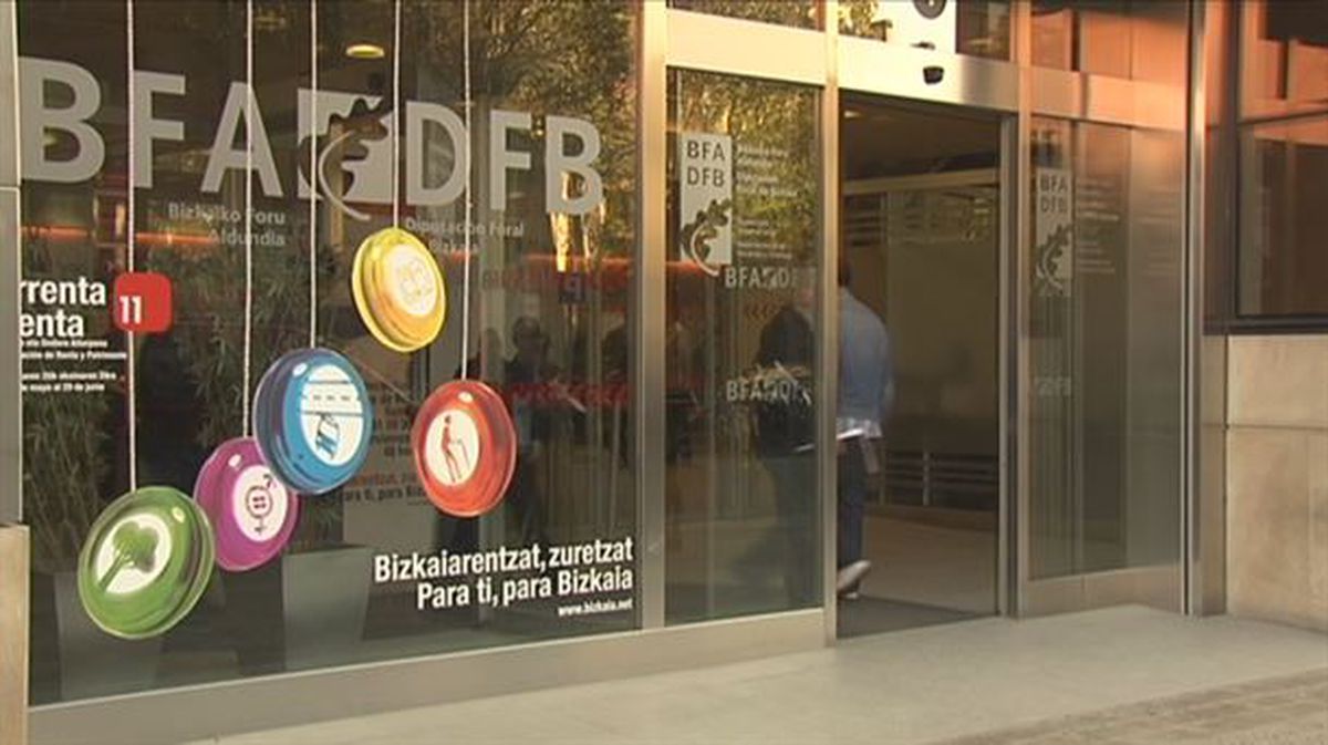 Una oficina de la Diputación de Bizkaia. Imagen obtenida de un vídeo de EiTB.