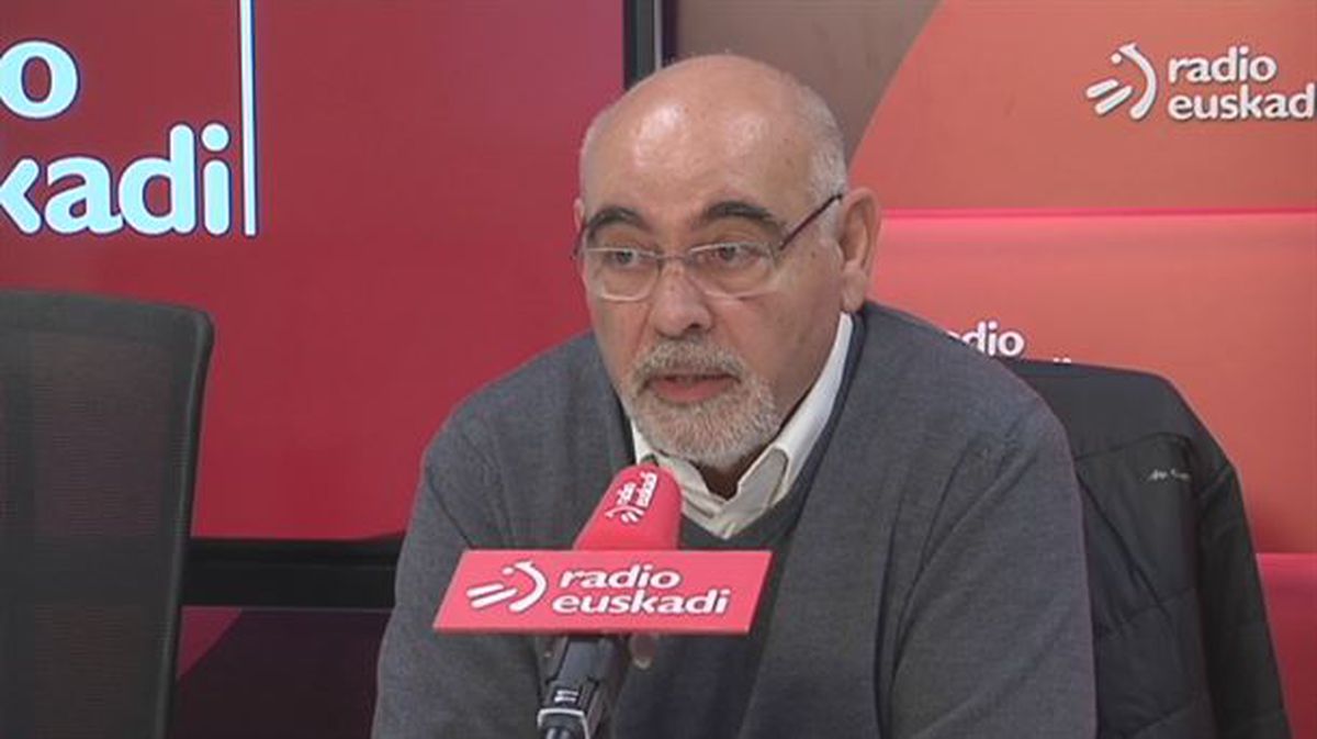 Jose Antonio Pastor (PSE) gaur, Radio Euskadiren Bilboko estudioan.