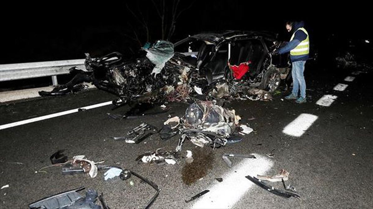El grave accidente ocurrido en la variante de Olagüe (Navarra). Foto: EFE