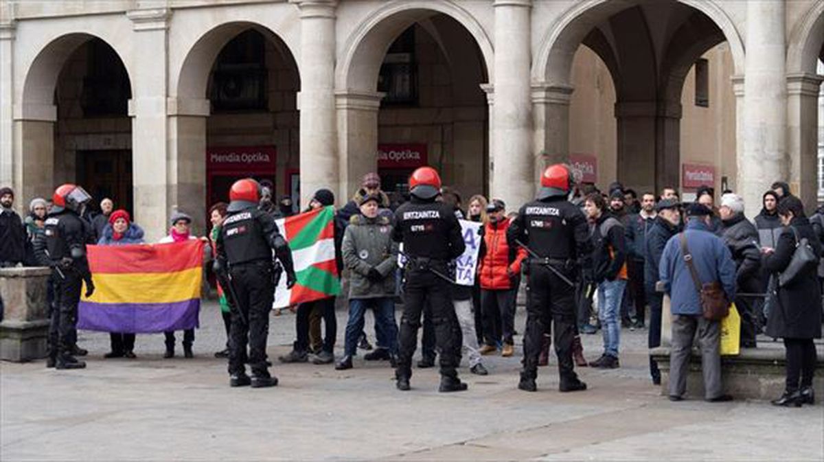 Contramanifestación en Vitoria-Gasteiz. Foto: EFE