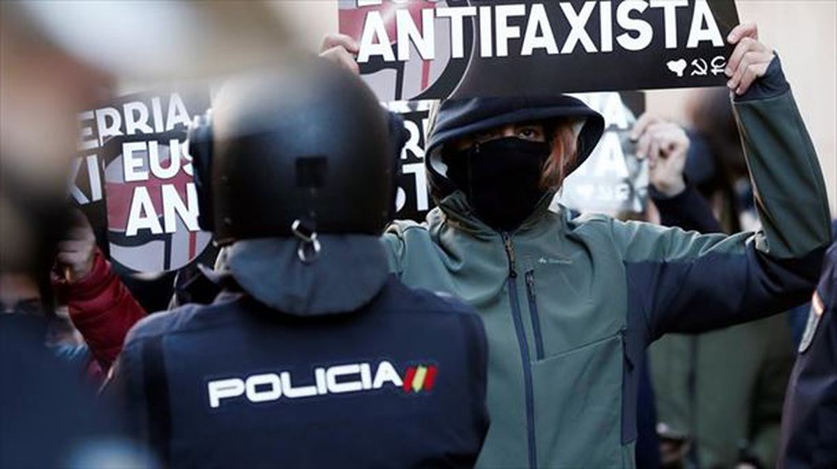 Contramanifestación antifascista en Pamplona/Iruñea. Foto: EFE
