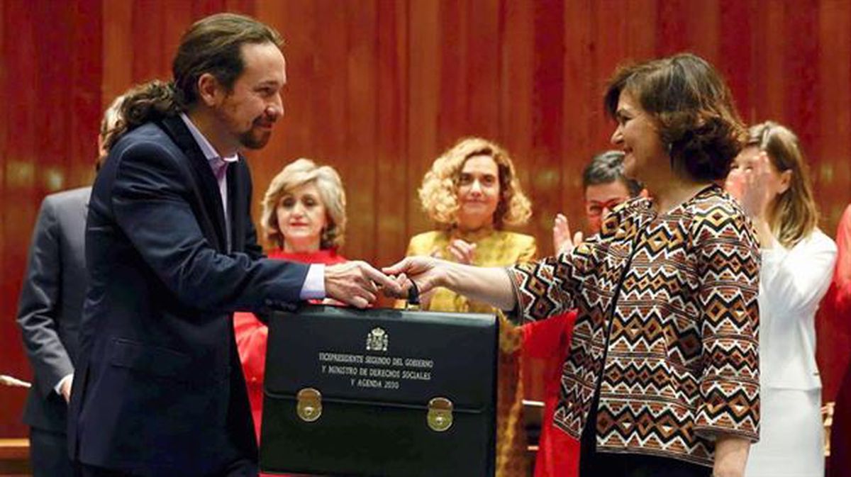 Carmen Calvoren eskutik hartu du Pablo Iglesiasek ministro kartera