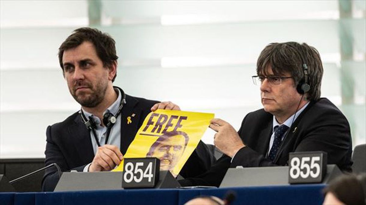 Toni Comin eta Carles Puigdemont, Europako Parlamentuan.