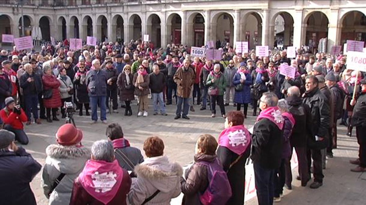 Concentración de los pensionistas de Vitoria en el segundo aniversario de protestas