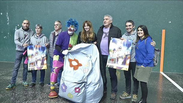 Presentación de 'Motxilak gora' en Donostia-San Sebastián. Foto: Efe