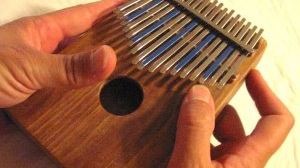 La Kalimba, un instrumento africano de sonido mágico