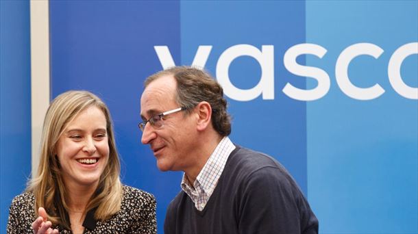 Amaya Fernández y Alfonso Alonso, del PP. Foto: Efe