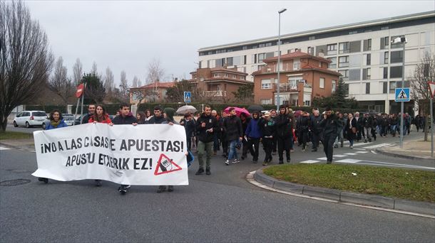 Berriozarko manifestazioa herrian zehar.