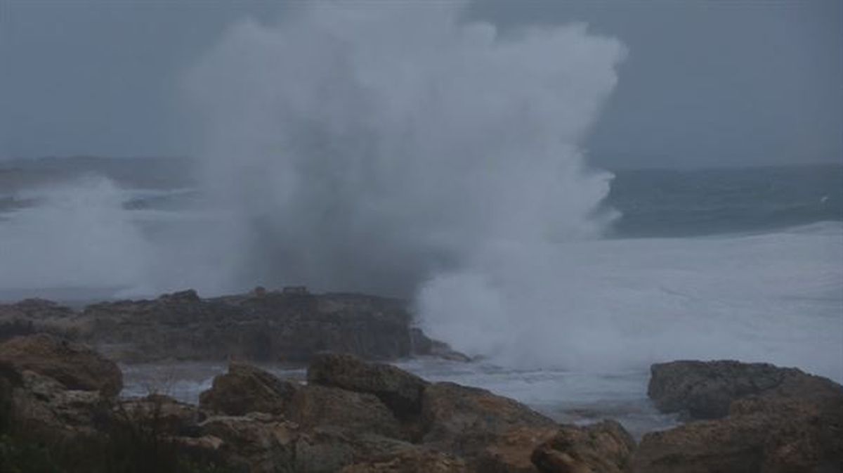 La borrasca Gloria está dejando grandes olas en la costa