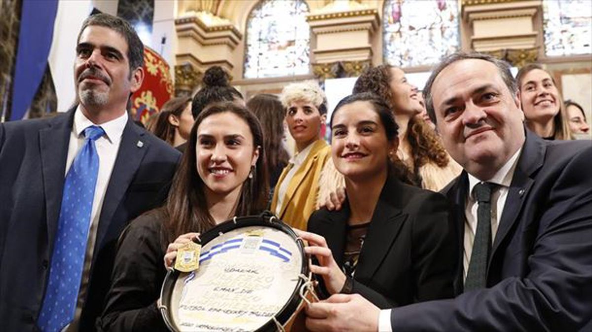 Nahikari García y Nereba Belzunegi han recibido el Tambor de Oro