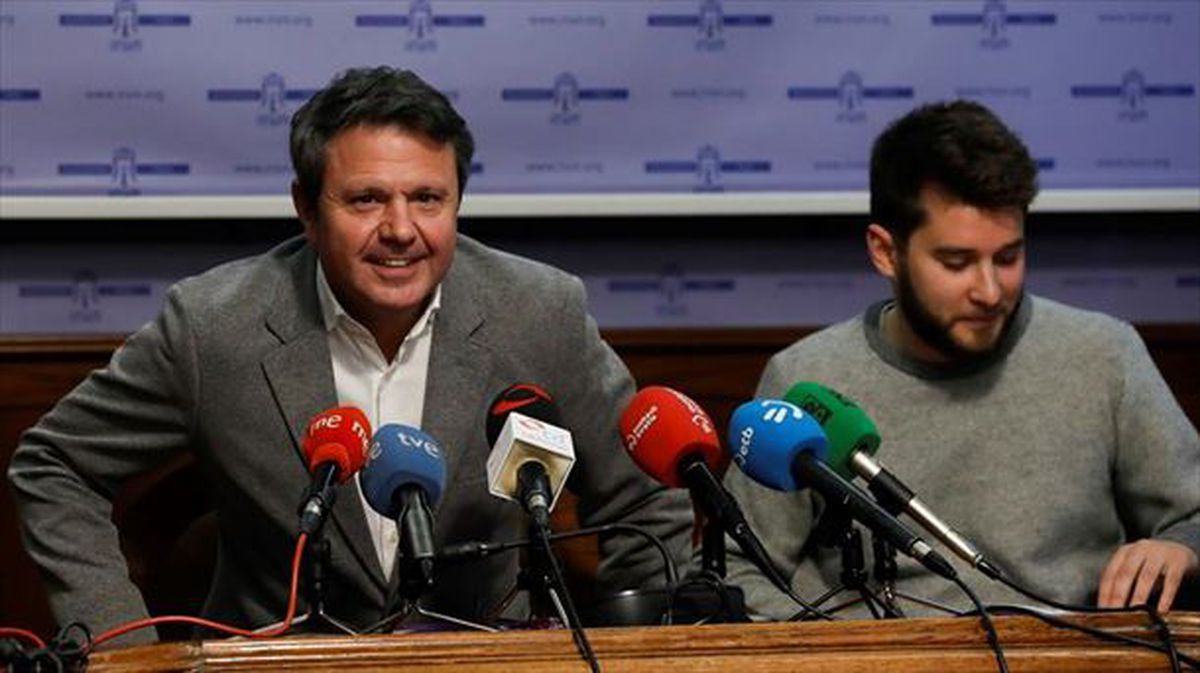 El alcalde José Antonio Santano y el miembro de Podemos, David Soto.