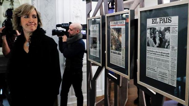 Ana Iribar, viuda de Gregorio Ordóñez en la muestra. 