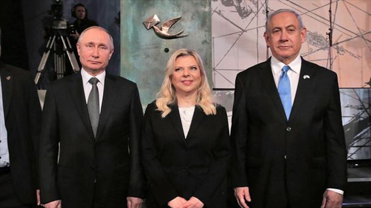 Putin, Netanyahu eta bere emazte Sararekin.