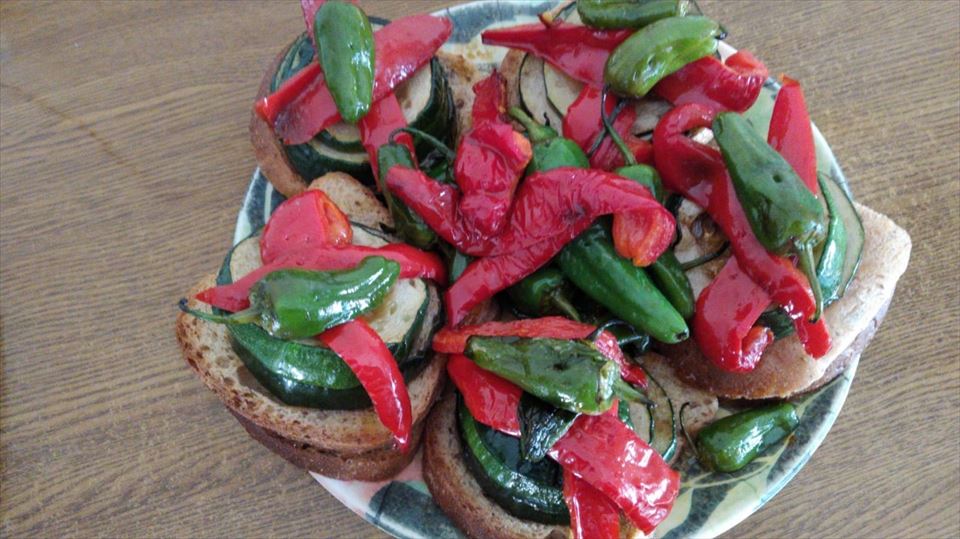 Pinchos de calabacín y pimientos