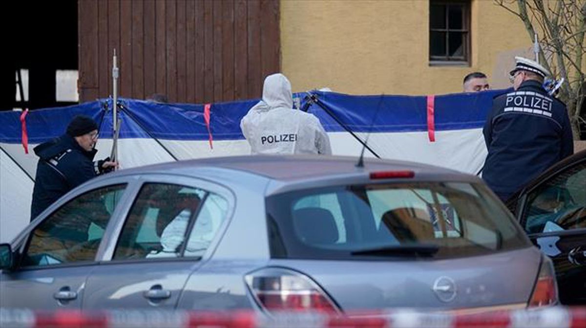 La Policía alemana en el lugar de los hechos, en Rot am See. Foto: EFE