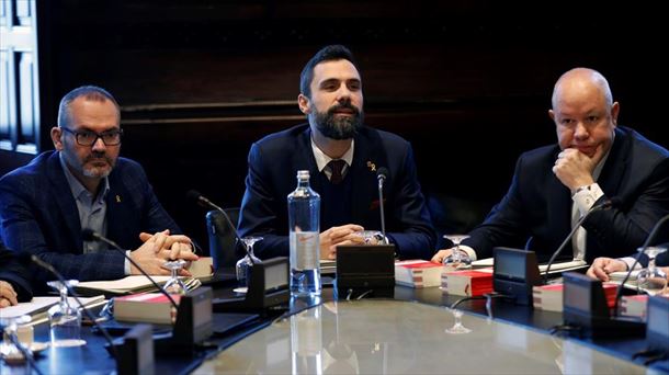 Roger Torrent durante una reunión de la Mesa del Parlament.