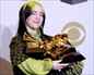 Billie Eilish hace historia en los Grammy