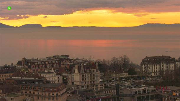 Vistas de Lausana y al fondo, el lago Lemán