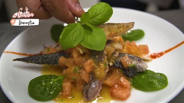 Verdel con vinagreta de tomate y albahaca, el sabor de la tradición en el Aldaba
