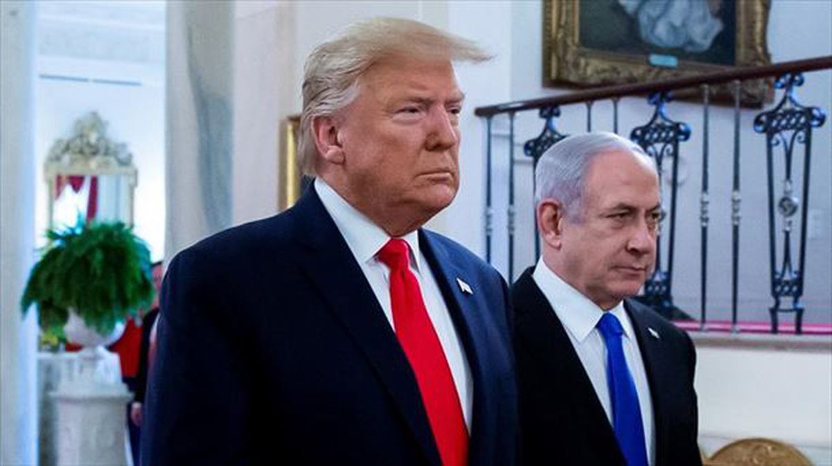 Trump eta Netanyahu, 'mendeko akordioa' aurkeztu aurretik. Argazkia: EFE. 