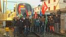 Manifestantes han cortado el Topo entre Hendaia y Ficoba durante dos horas