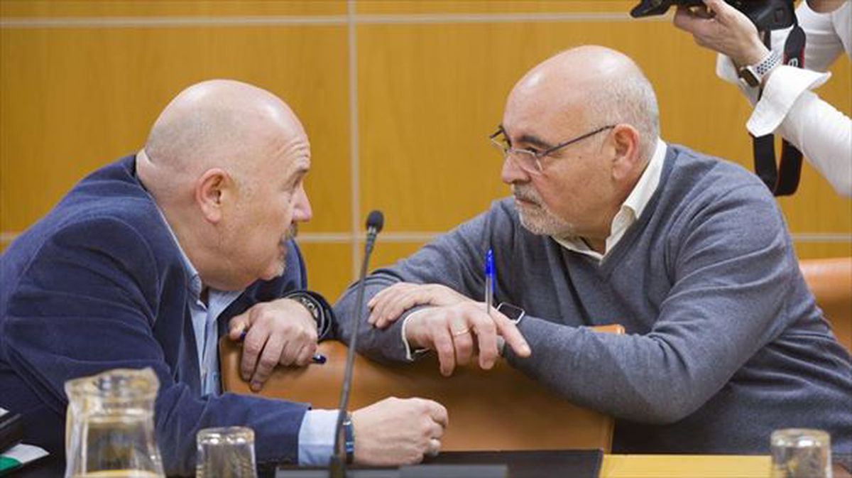 Iñigo Iturrate (PNV) y José Antonio Pastor (PSE-EE) en la ponencia de autogobierno.