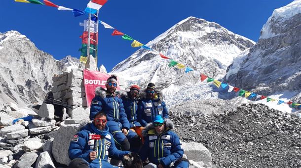 Alex Txikon y compañeros en el Everest