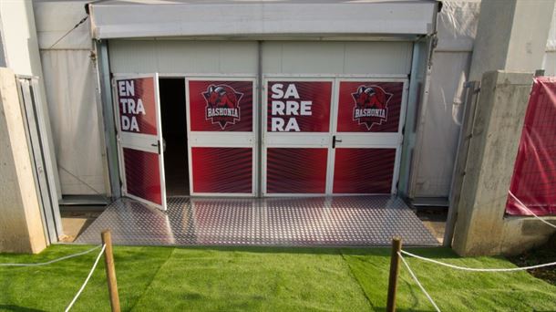 Bar del Baskonia precintado por el Ayuntmaiento (foto @baskonia)