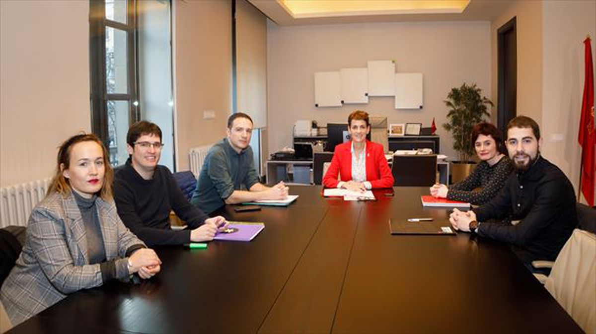Reunión entre los responsable de los sindicatos ELA y LAB y el Gobierno de Navarra