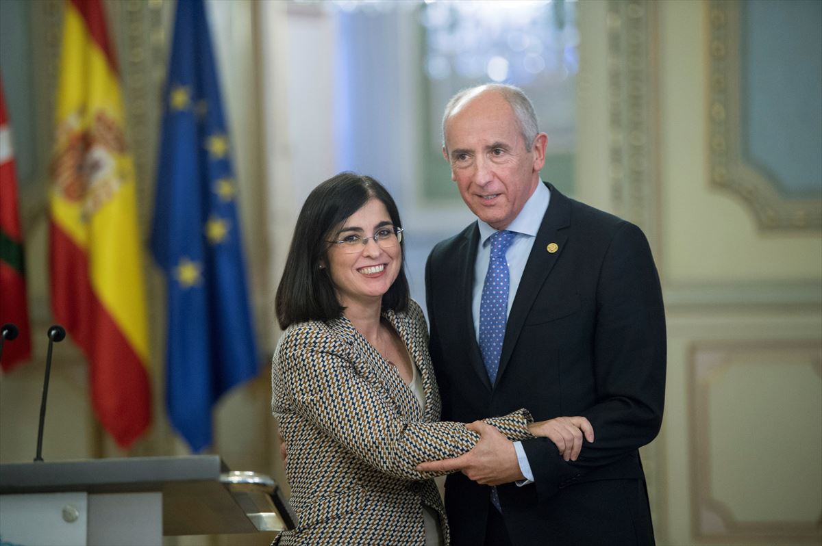 Carolina Darias y Josu Erkoreka después de la reunión en Madrid