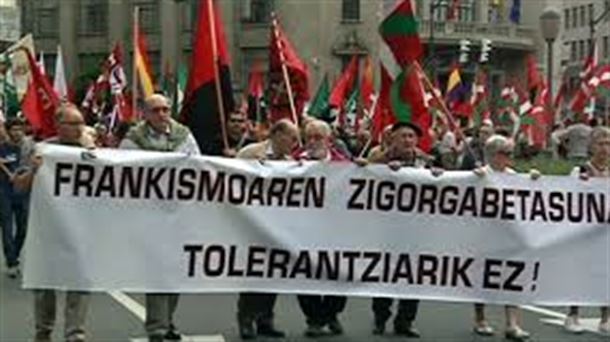 Manifestación contra los crimenes del franquismo