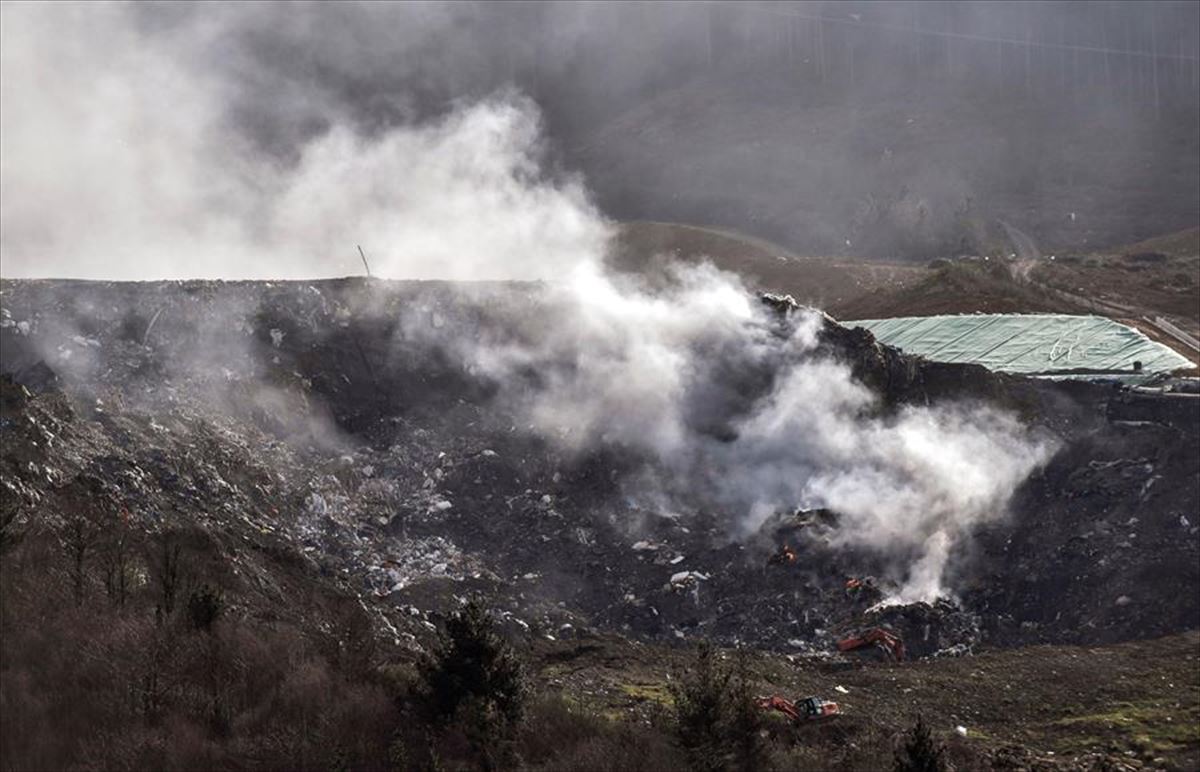 Imagen del incendio en el vertedero de Zaldibar