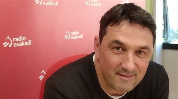 El director deportivo de Osasuna Braulio Vázquez en la tertulia Si Nos Confiamos de Radio Euskadi. 