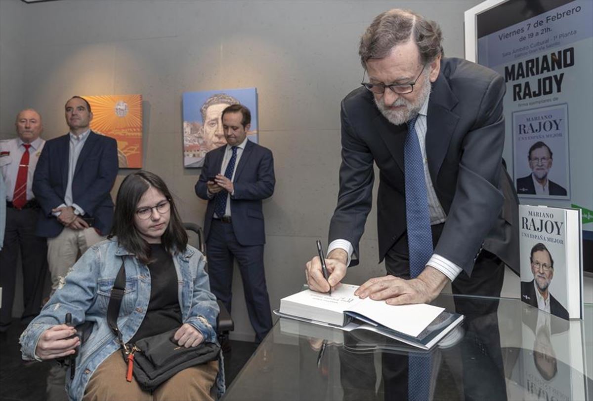 Mariano Rajoy, el pasado viernes, en Murcia, en la presentación de su libro. Foto: EFE. 