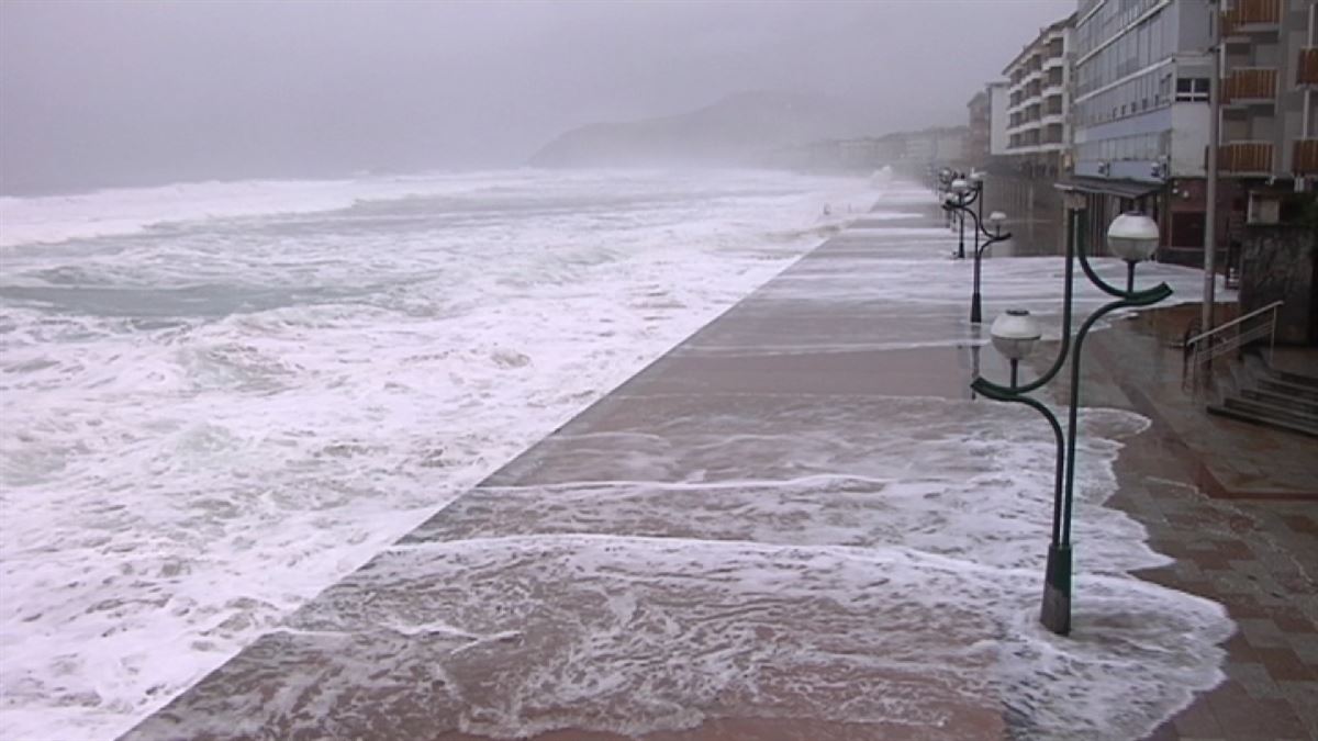 Fuerte oleaje en Zarautz / EiTB