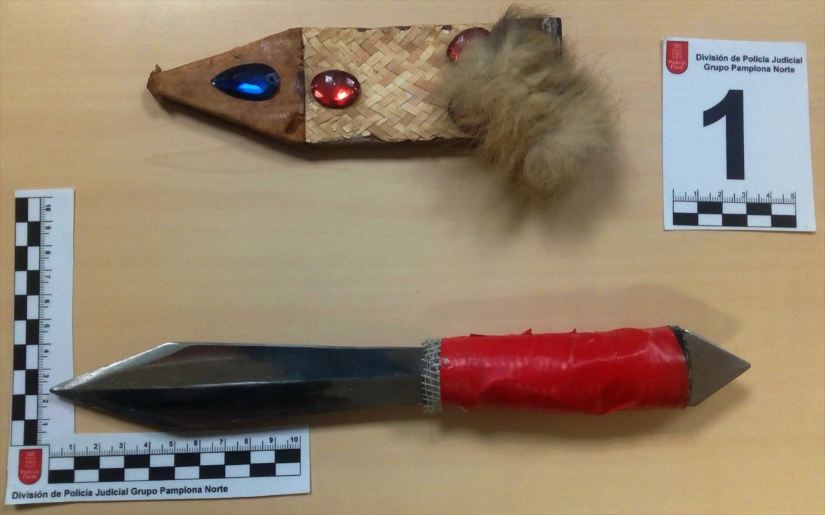 Cuchillo utilizado por el hombre detenido para amenazar a la víctima
