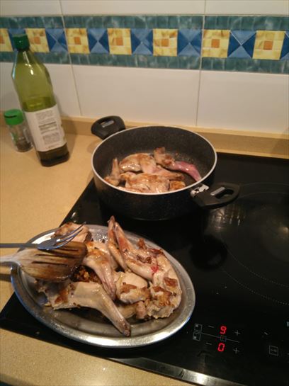 Muslitos de conejo a la montaraz