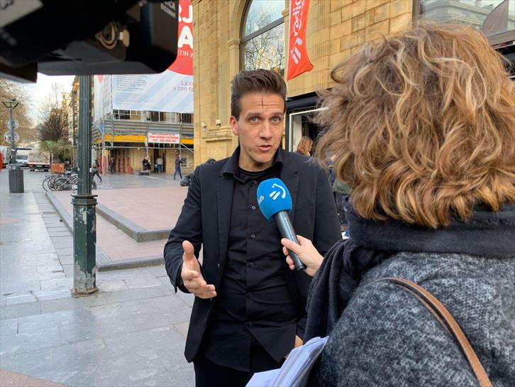 Dani Ávarez entrevistado por los informativos de ETB