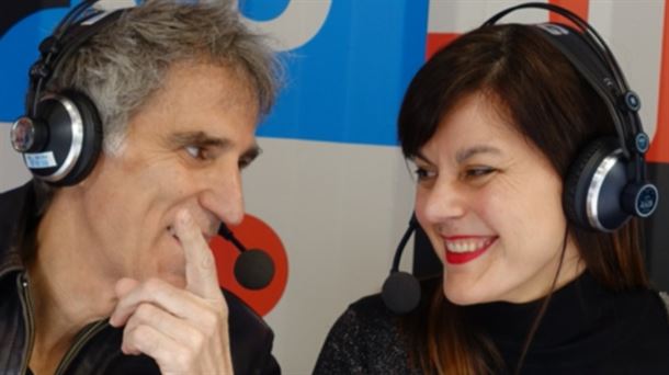 Mikel Erentxun y Miriam Duque en Donostia, junto al mercado de Bretxa                               