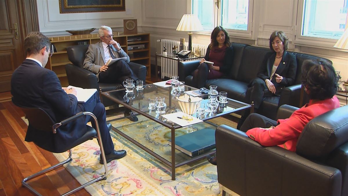 La consejera de Educación y la minsitra de Educación reunidas en madrid en el Ministerio