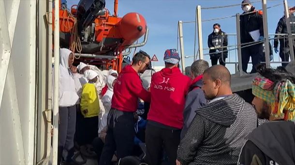 El 'Aita Mari' atraca en el puerto de Messina