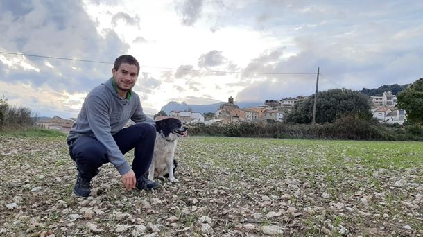 El joven agricultor de espárrago, Javier de Acha, un referente gastronómico