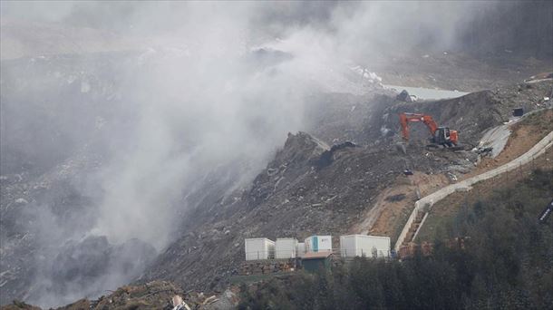 Incendios en el vertedero de Zaldibar (Bizkaia). Foto de archivo: EFE