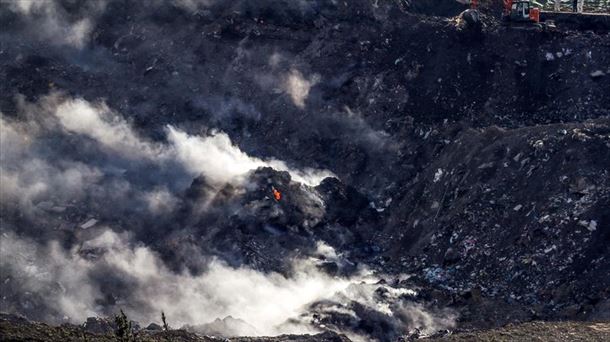 Incendio en el vertedero de Zaldibar. Foto: Efe