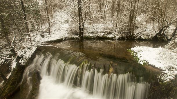 El río Ego, a su paso por Ermua.