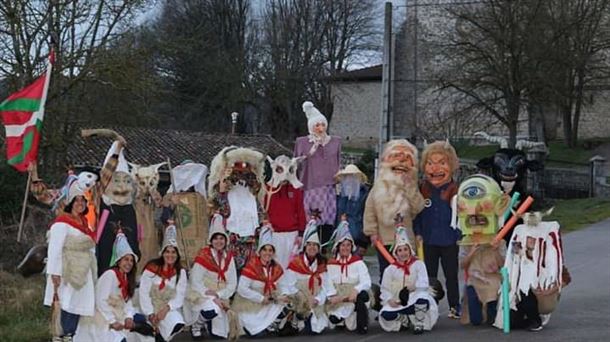 URKABUSTAIZKO HERRI INAUTERIAK. DISFRAZ. AUTOGESTIONADO.