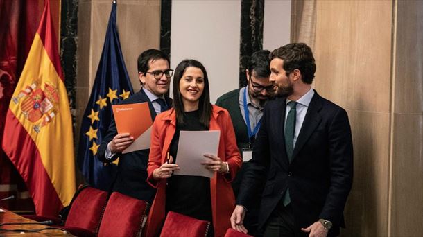 Ines Arrimadas eta Pablo Casado artxiboko irudi batean.