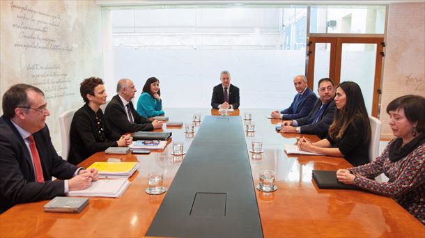 Darias, Erkoreka y Urkullu en la reunión de hoy.